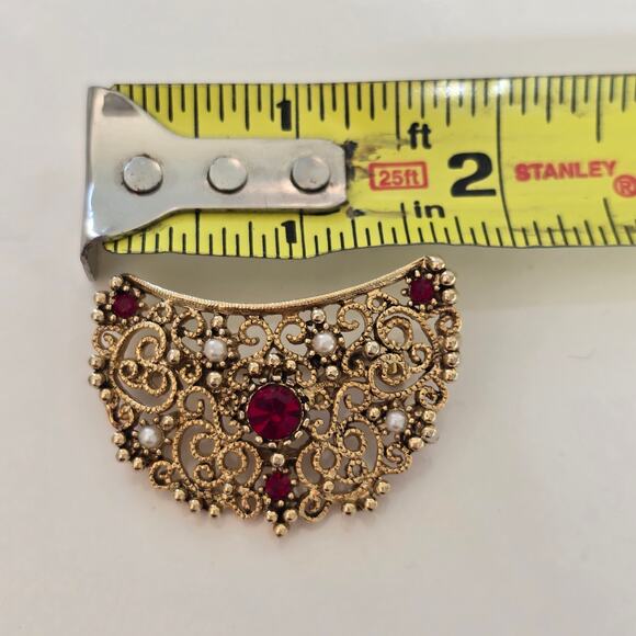 J Jonet Vintage Brooch Women's Gold Tone Filigree Ruby and Pearl Accents Glam - Picture 7 of 9